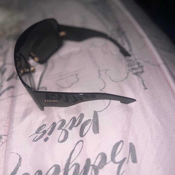 Christian Dior over sized sunglasses. See all pictures. - Picture 11 of 14